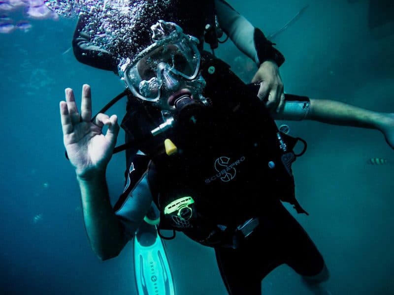 Get a job abroad without experience to up your savings!