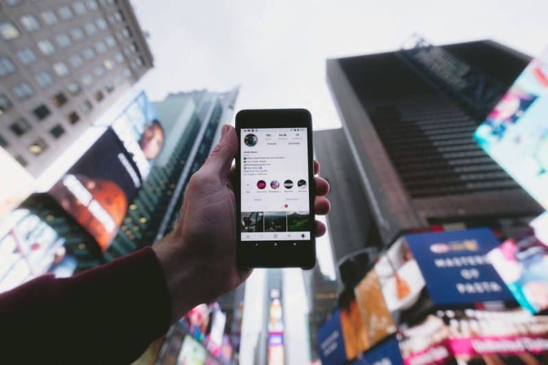 Becoming a social media manager to work remotely.